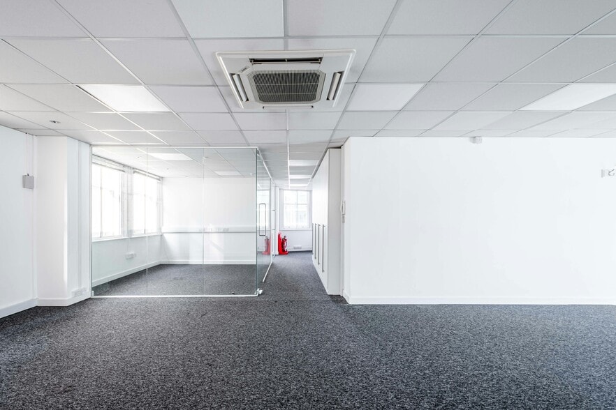 232-238 Bishopsgate, London for lease - Interior Photo - Image 3 of 6