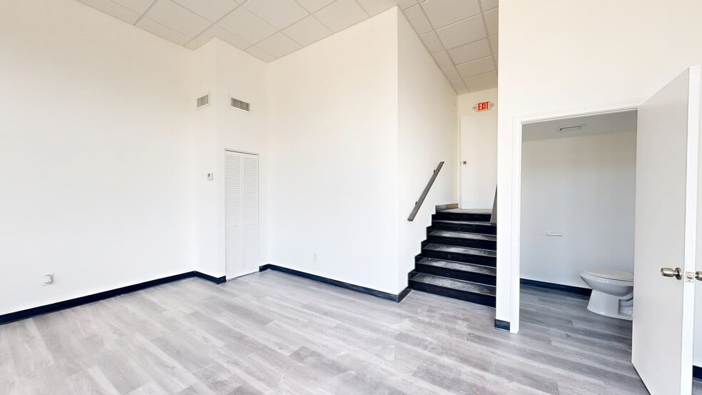 2100-2142 NW 99th Ave, Doral, FL for lease - Matterport 3D Scan - Image 3 of 26