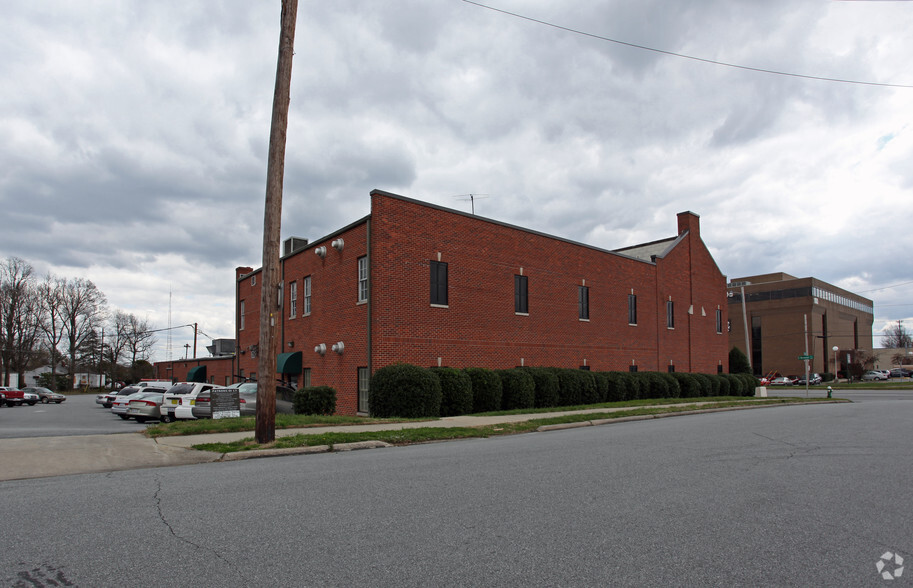 1023-1119 E Wendover Ave, Greensboro, NC for lease - Building Photo - Image 2 of 5