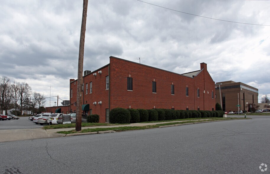 11011119 E Wendover Ave, Greensboro, NC 27405 Office for Lease