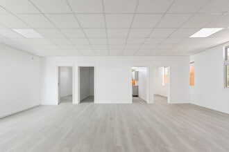 21316 39th Ave, Bayside, NY for lease Interior Photo- Image 2 of 2