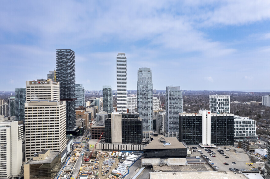 2200 Yonge St, Toronto, ON for lease - Aerial - Image 3 of 3