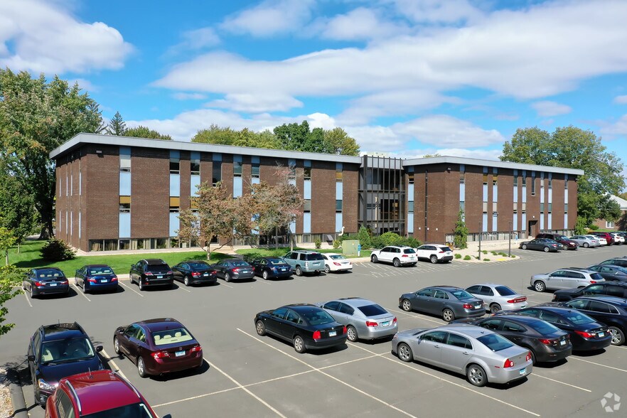 34 Jerome Ave, Bloomfield, CT for lease - Primary Photo - Image 1 of 13