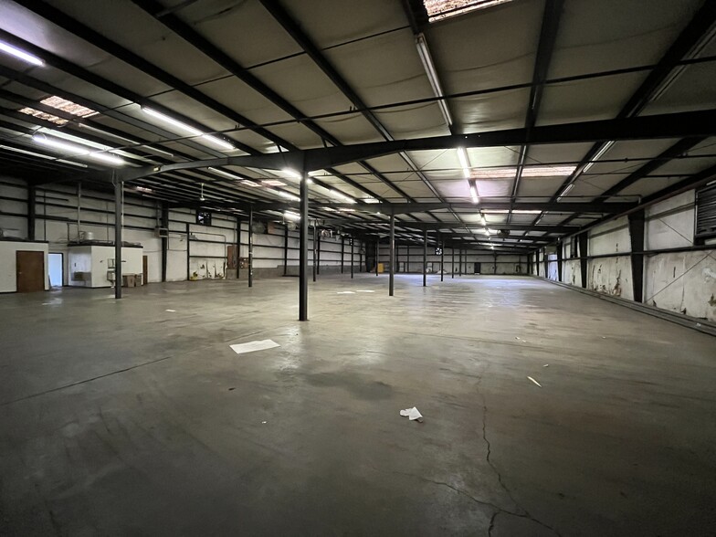 205 SE Market St, Reidsville, NC for lease - Interior Photo - Image 3 of 12