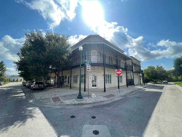 979 N Academy Ave, New Braunfels, TX for lease - Building Photo - Image 1 of 8