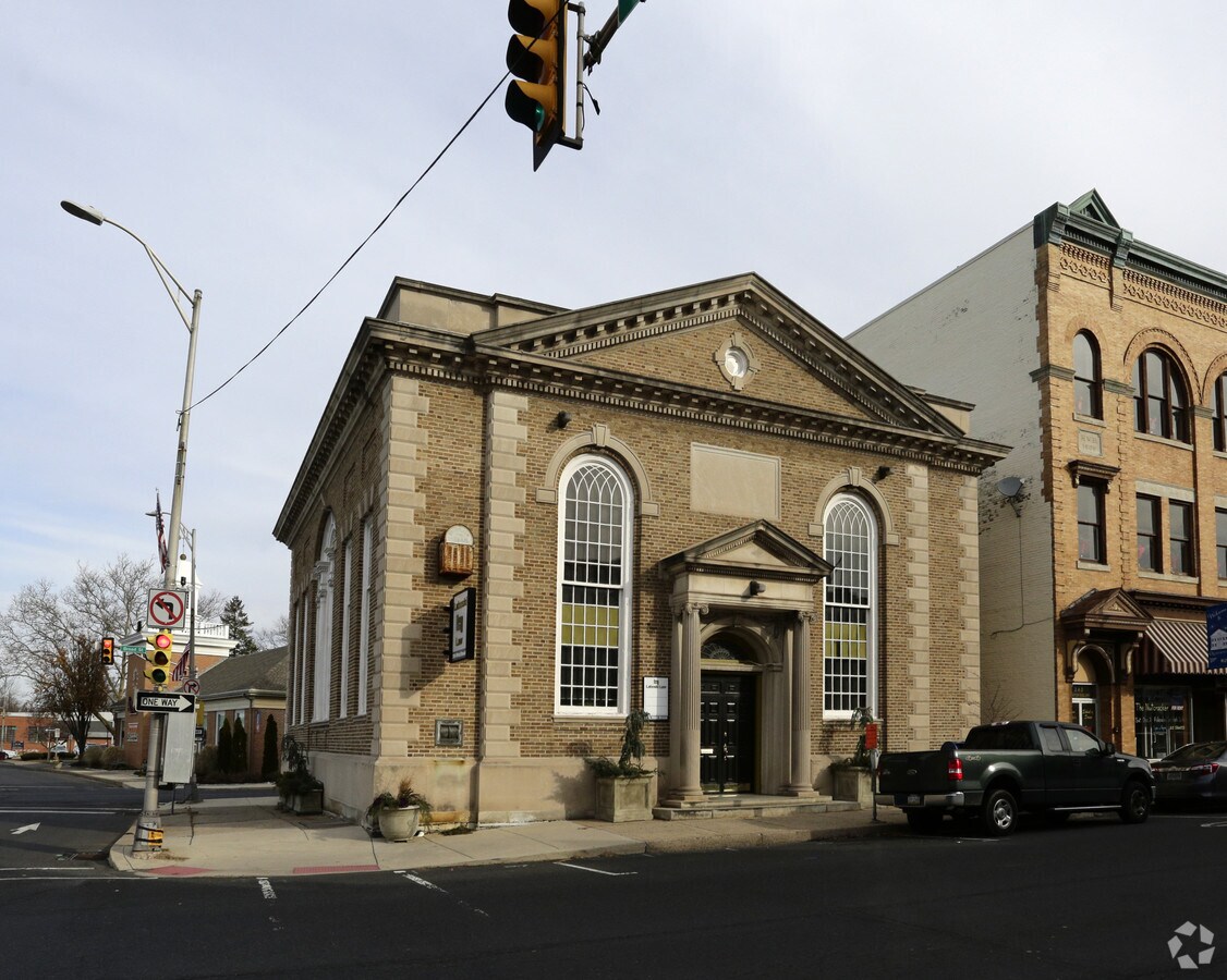 245 W Broad St, Quakertown, PA 18951