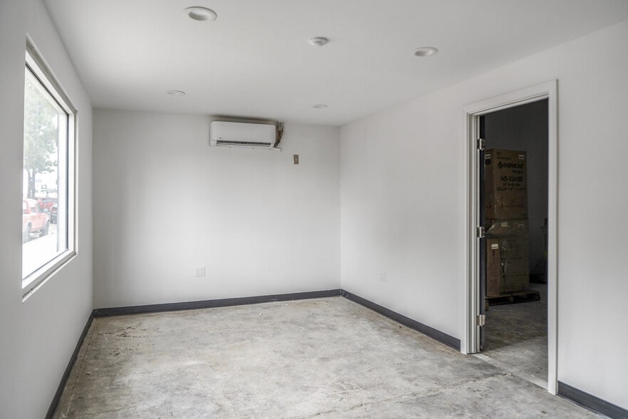 7950 Garfield Ave, Bell Gardens, CA for sale - Interior Photo - Image 3 of 14