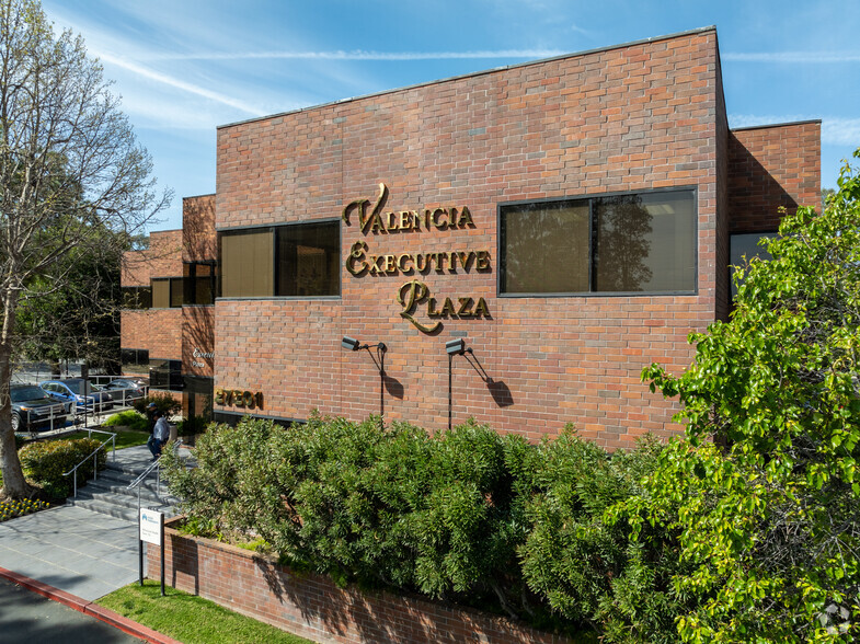 27201 Tourney Rd, Valencia, CA for lease - Primary Photo - Image 1 of 8