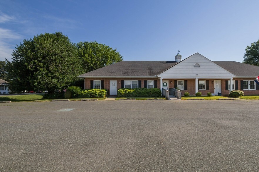 609 Dutchmans Ln, Easton, MD for sale - Building Photo - Image 1 of 1