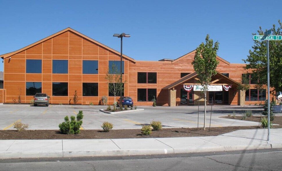 735 Commercial St, Klamath Falls, OR for sale - Building Photo - Image 1 of 1
