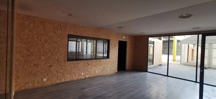 Industrial in Paris for lease Interior Photo- Image 2 of 2