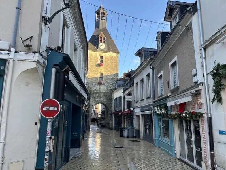 Retail in Amboise for sale - Building Photo - Image 2 of 3