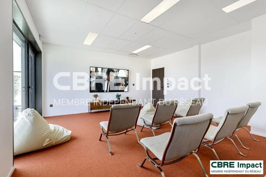 Office in Reims for lease - Building Photo - Image 3 of 7