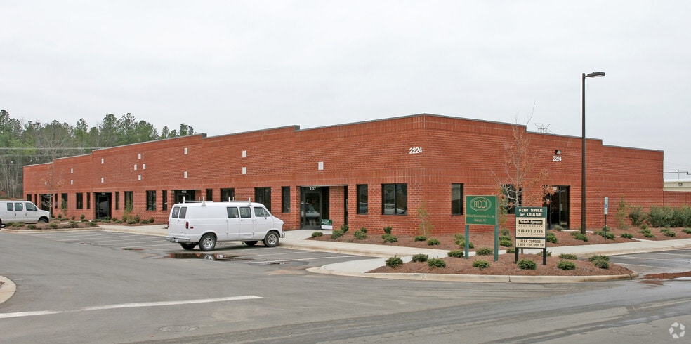 2224 Page Rd, Durham, NC for lease - Building Photo - Image 1 of 39