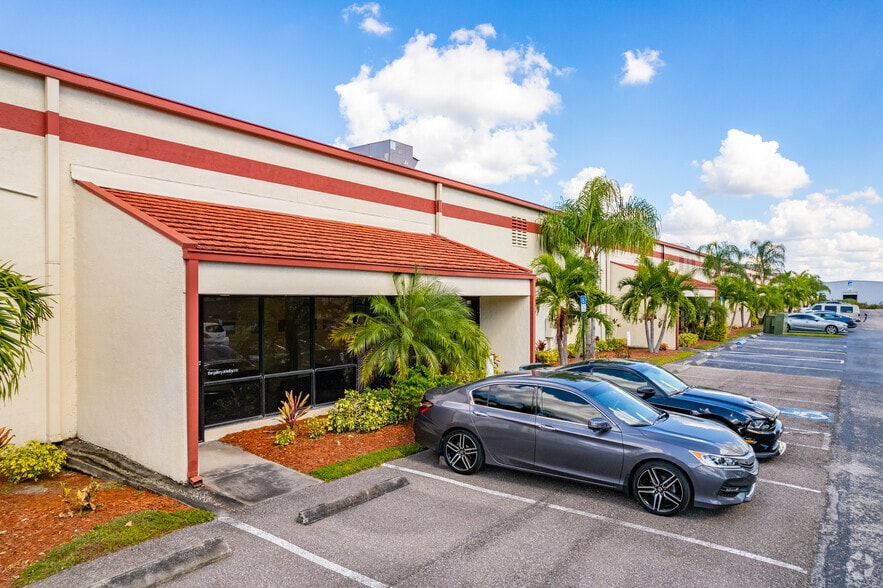 116-186 E Douglas Rd, Oldsmar, FL for sale - Primary Photo - Image 1 of 1
