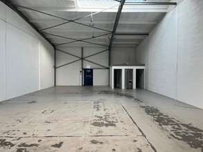 Erica Rd, Milton Keynes for lease Interior Photo- Image 2 of 2