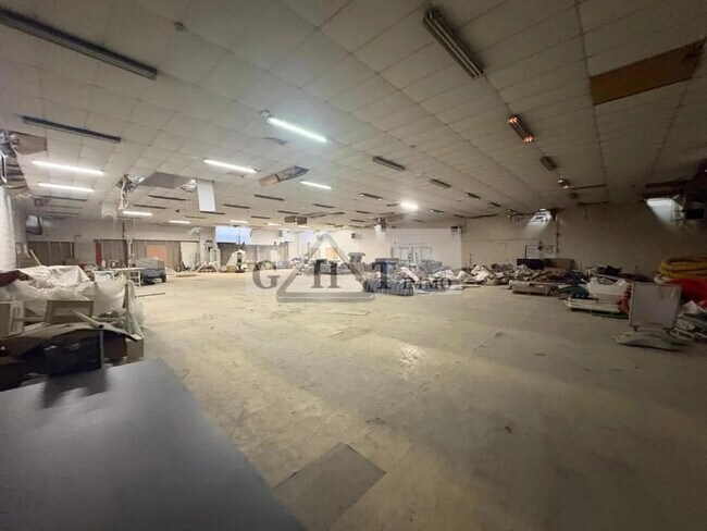 Location Entrepôt 1 230 m²