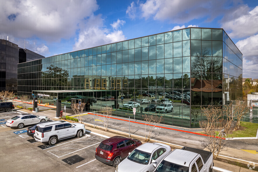 5151 Katy Fwy, Houston, TX for lease - Building Photo - Image 2 of 13