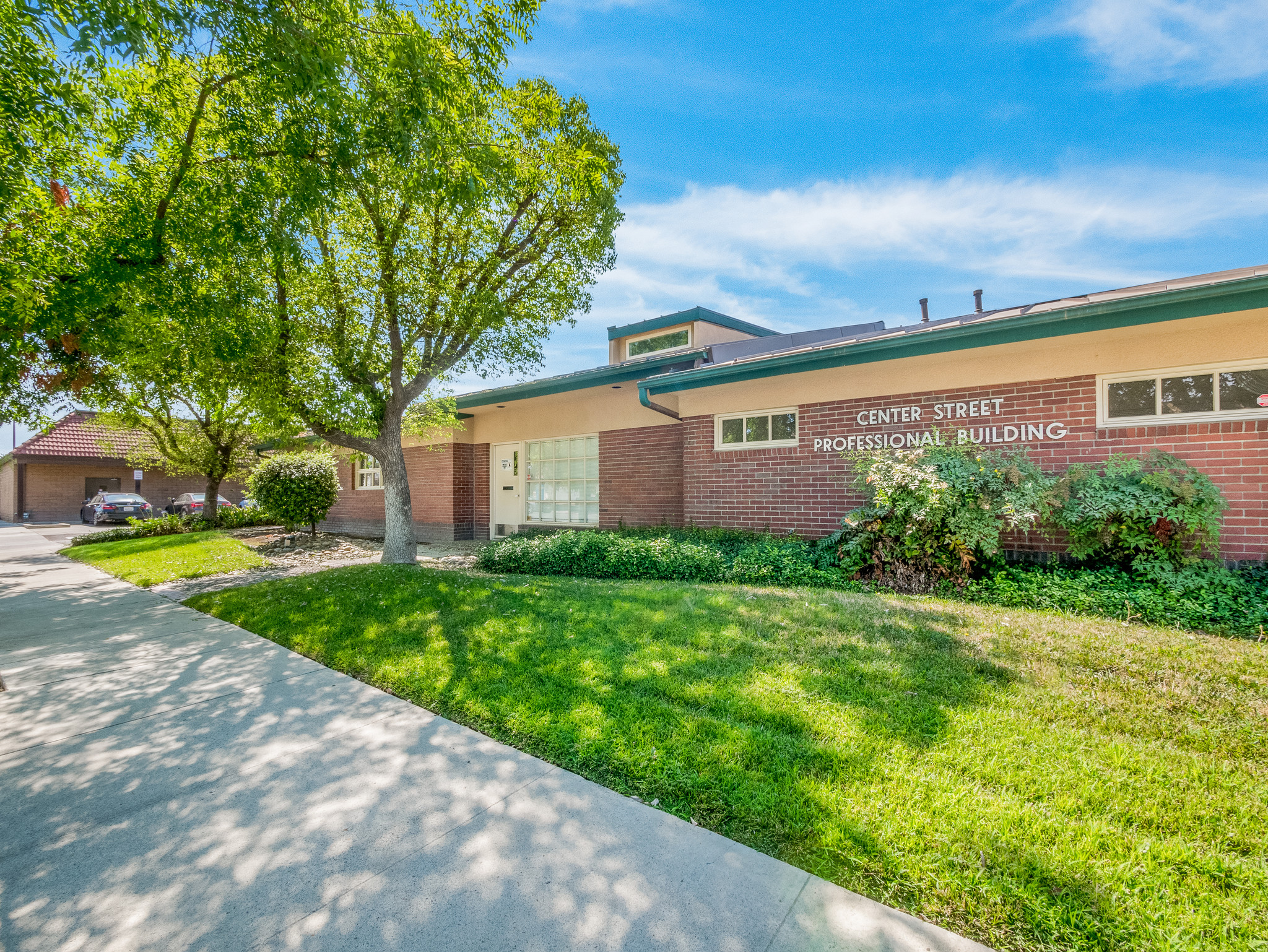 213 Center St, Hanford, CA for sale Primary Photo- Image 1 of 1