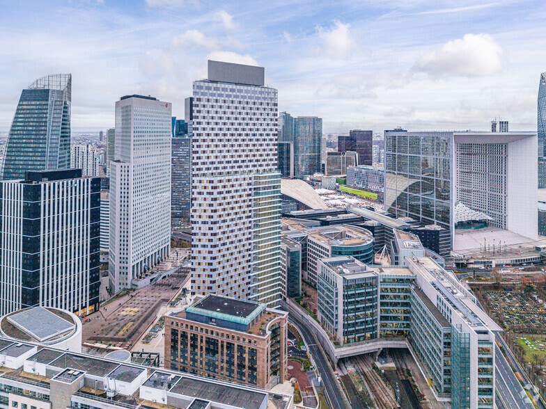 6 Allée de L'arche, Courbevoie for lease - Building Photo - Image 2 of 23