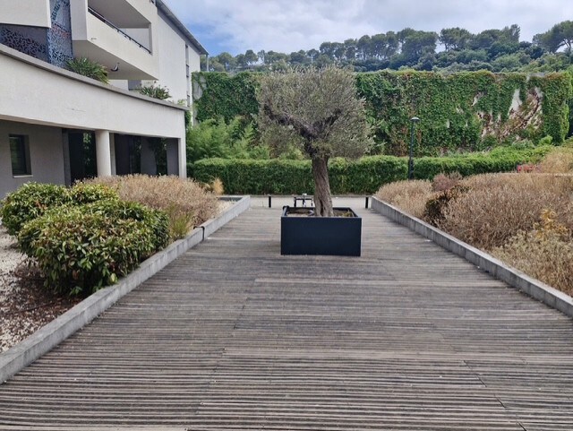 Office in Cagnes Sur Mer for lease - Building Photo - Image 2 of 6