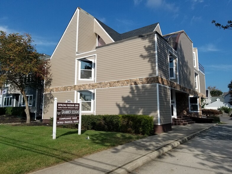 241 Maple Ave, Red Bank, NJ for sale - Building Photo - Image 1 of 1