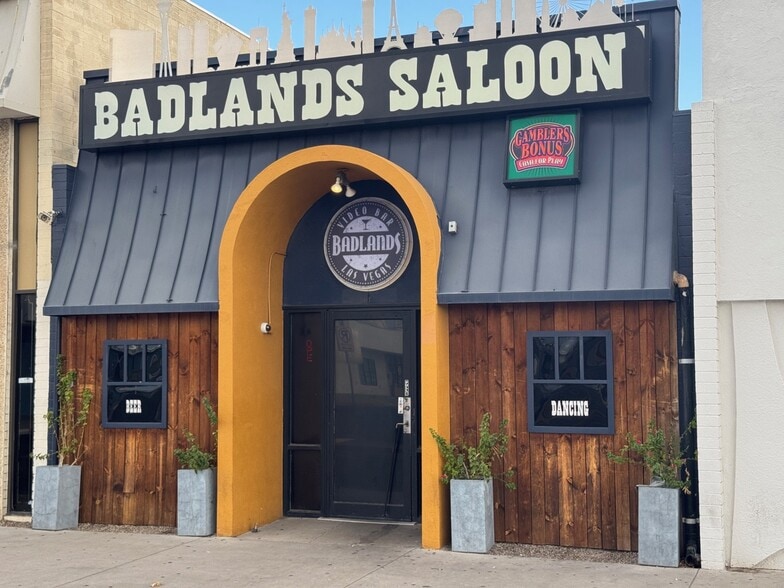 953 E Sahara Ave, Las Vegas, NV for sale - Building Photo - Image 1 of 9