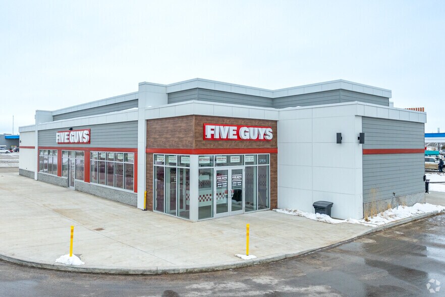 10010 170th St NW, Edmonton, AB for sale - Primary Photo - Image 1 of 1