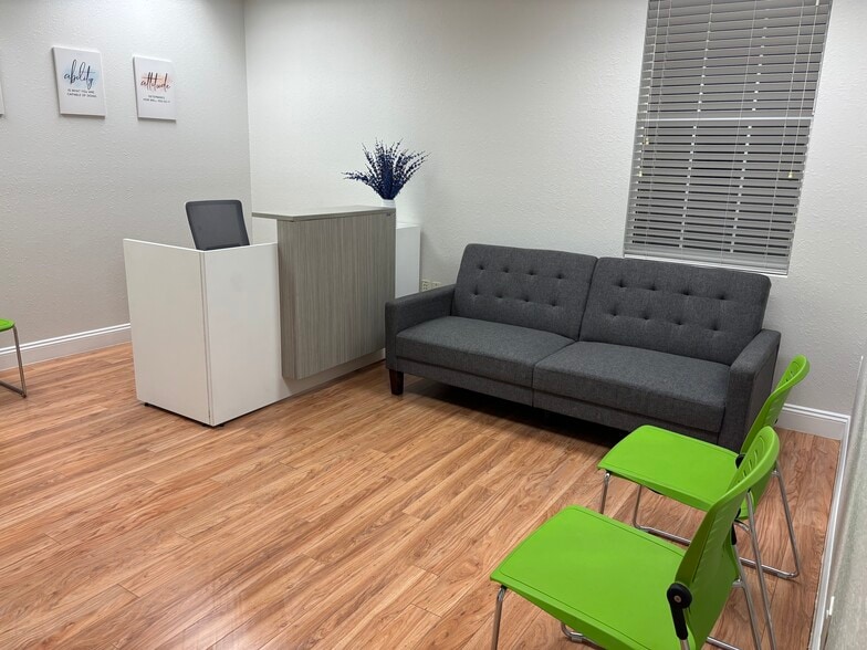 1817 Crescent Blvd, Orlando, FL for lease - Building Photo - Image 3 of 11