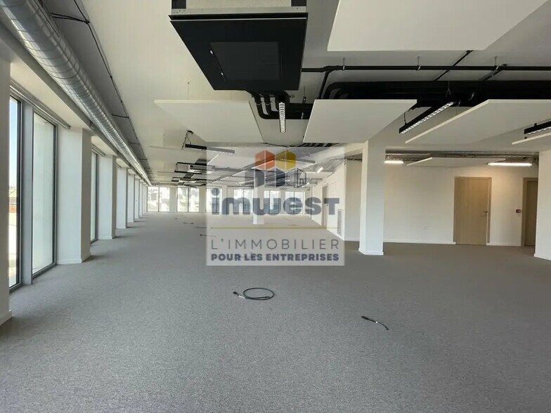 Office in Rennes for lease - Building Photo - Image 3 of 4