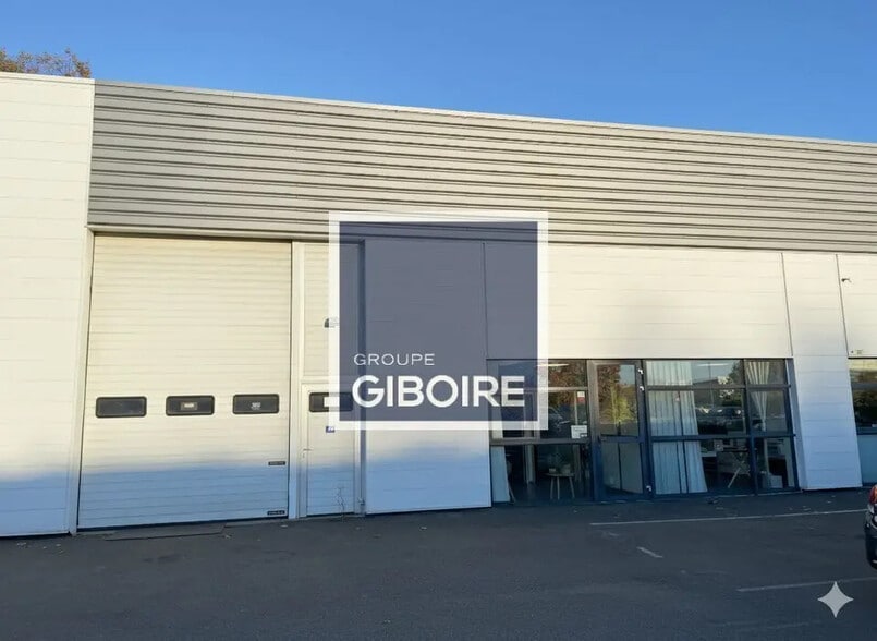 Industrial in Bruz for lease - Building Photo - Image 2 of 12