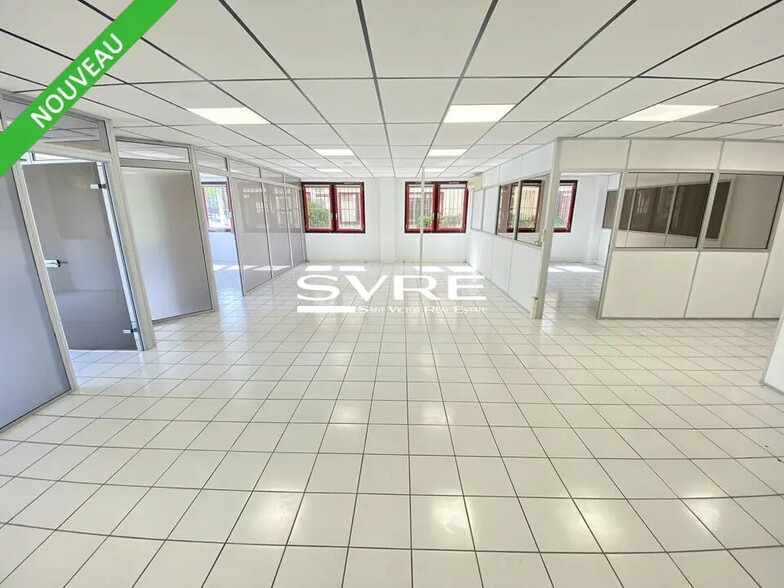 Office in Aubagne for lease - Interior Photo - Image 2 of 13