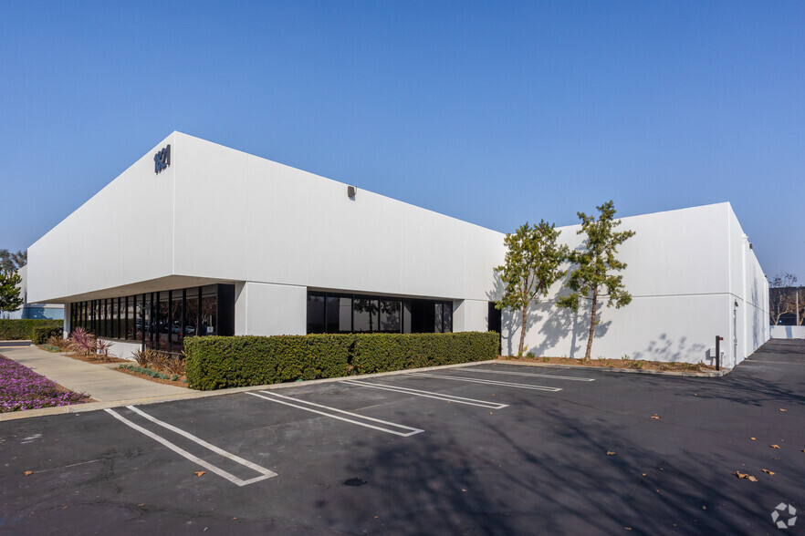 1821 Kettering St, Irvine, CA for lease - Building Photo - Image 2 of 18