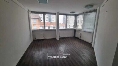 Flex in Villeurbanne for lease Building Photo- Image 2 of 4