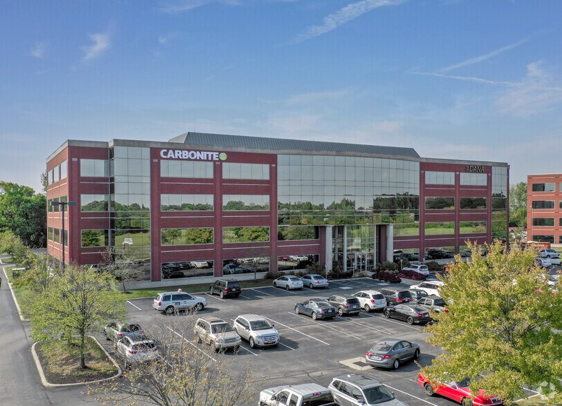 8470 Allison Pointe Blvd, Indianapolis, IN for sale - Primary Photo - Image 1 of 12