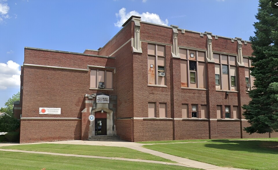 212 N Ottawa St, Tecumseh, MI for sale - Building Photo - Image 2 of 6