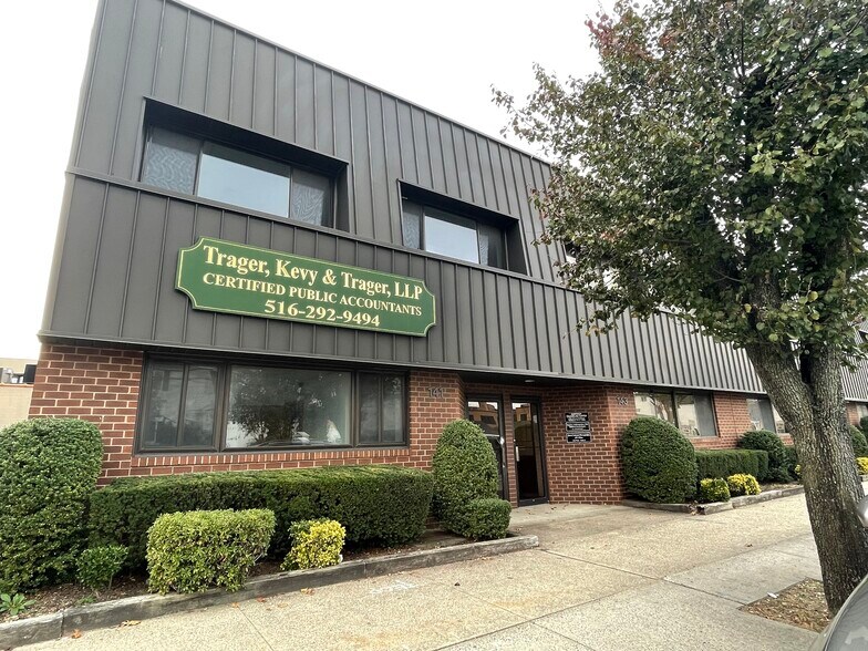 141 Willis Ave, Mineola, NY for sale - Building Photo - Image 1 of 1