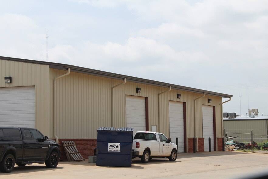 416 NE 145th Pl, Edmond, OK for lease - Building Photo - Image 3 of 4