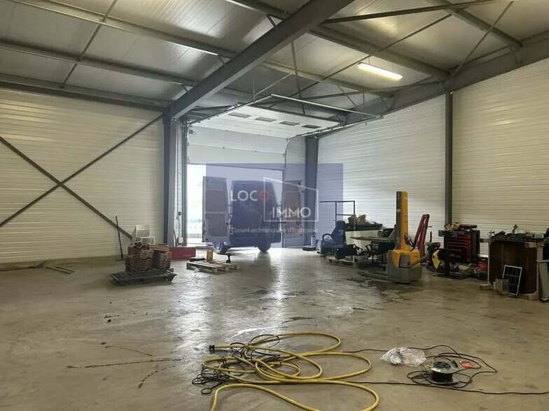 Flex in Canéjan for lease - Interior Photo - Image 2 of 9