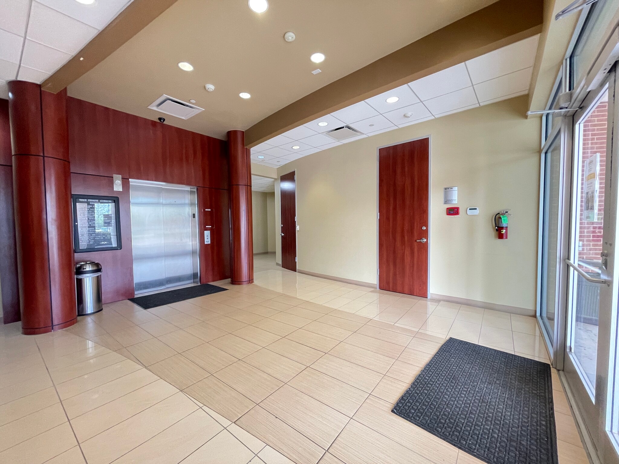 1400 Creek Way Dr, Sugar Land, TX for lease Interior Photo- Image 1 of 18