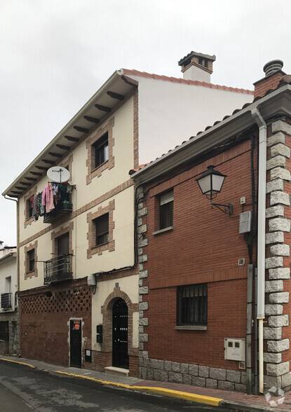 Calle Pizarro, 31, Pedrezuela, Madrid for lease - Primary Photo - Image 1 of 2