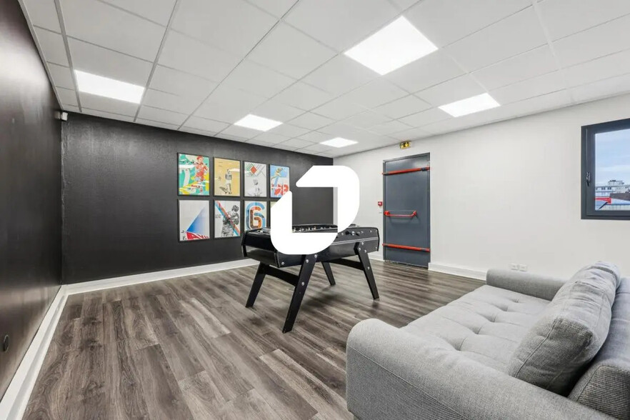 Office in Neuilly-Plaisance for sale - Building Photo - Image 1 of 13