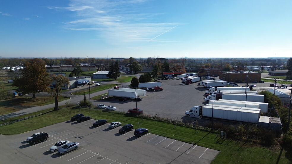 2360 Distributors Dr, Indianapolis, IN for lease - Building Photo - Image 3 of 4