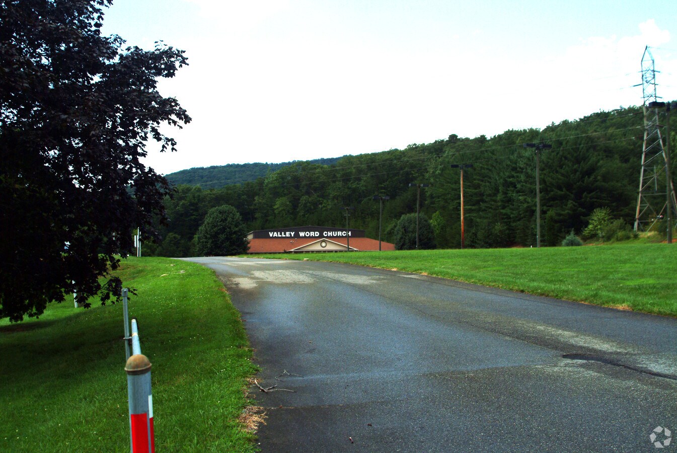 1928 Loch Haven Dr, Roanoke, VA 24019