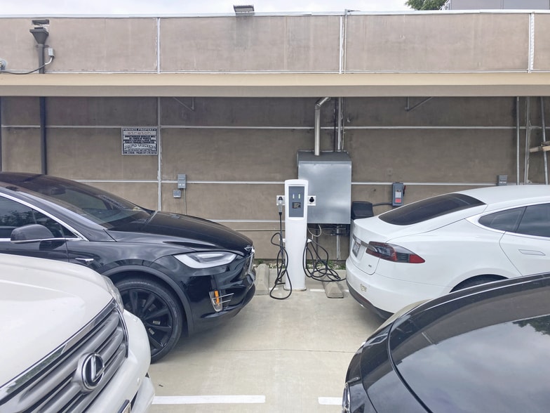 2316-2320 W Magnolia Blvd, Burbank, CA for sale - Building Photo - Image 2 of 6