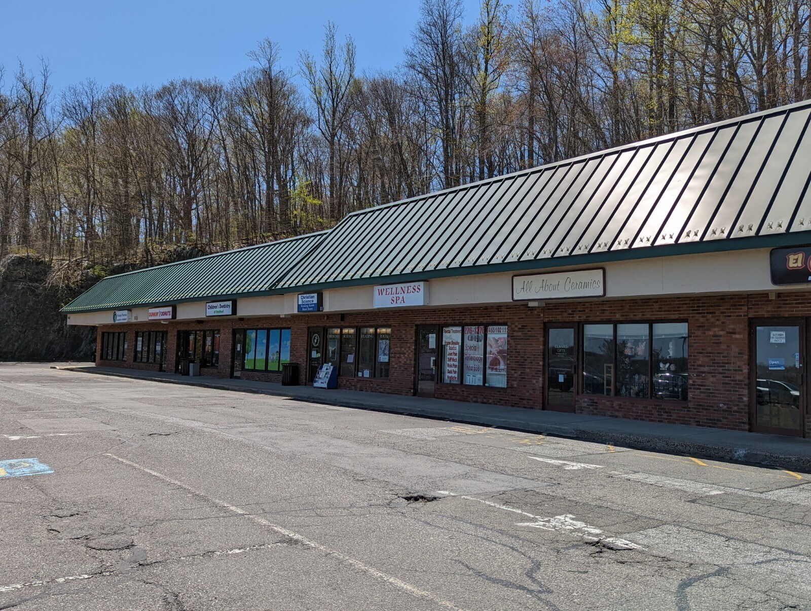 7365 Main St, Stratford 06614 Oronoque Shopping Plaza