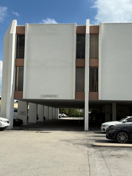 2300 Palm Beach Lakes Blvd, West Palm Beach, FL for lease - Building Photo - Image 2 of 5