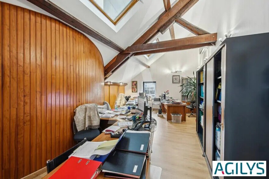 Office in Les Ulis for lease - Interior Photo - Image 3 of 6