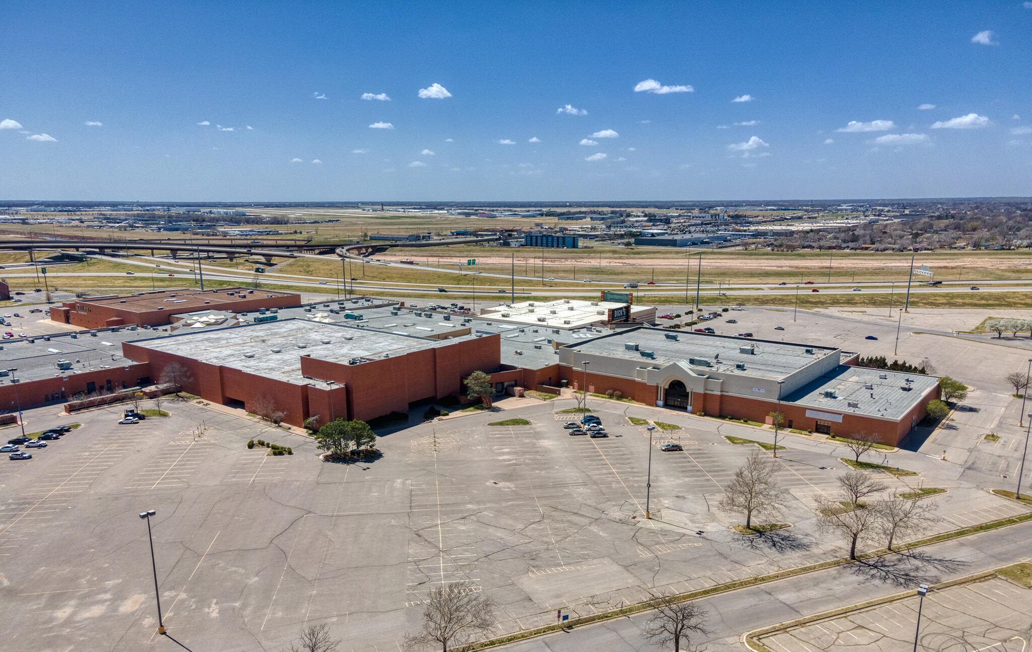 4600 W Kellogg Dr, Wichita, KS 67209 - Dillard's | LoopNet