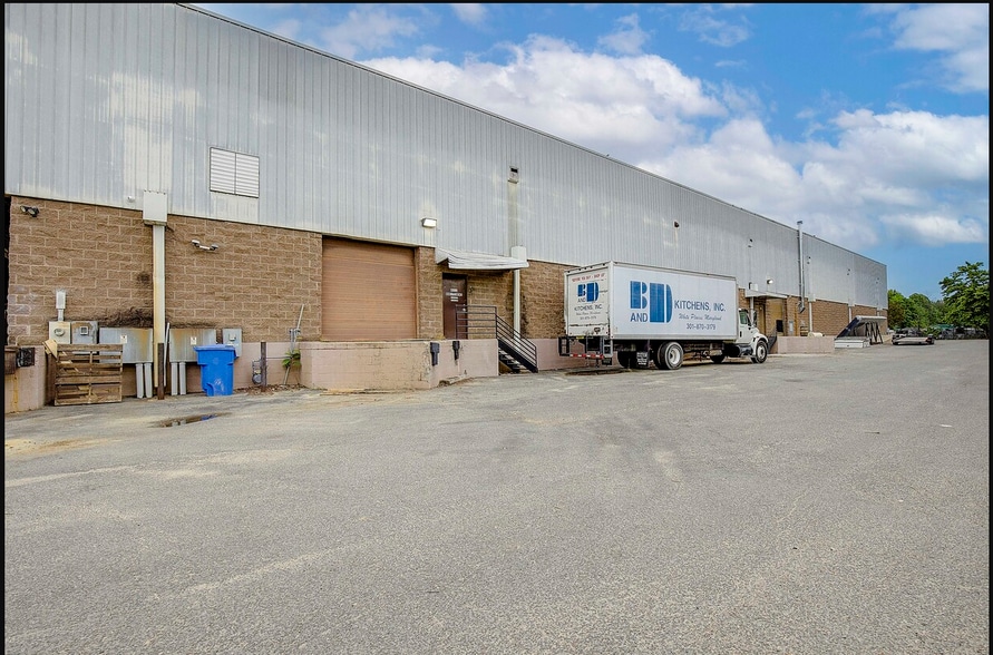 4313 Charles Crossing Dr, White Plains, MD for sale - Building Photo - Image 3 of 3